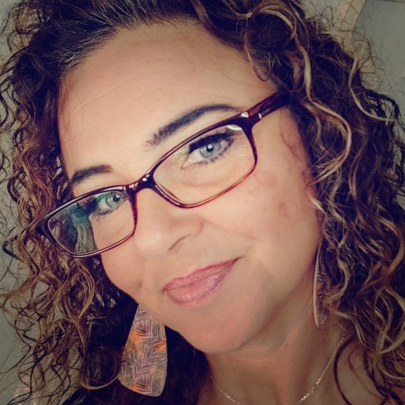 Meet your Posher, Amy - Picture 1 of 3